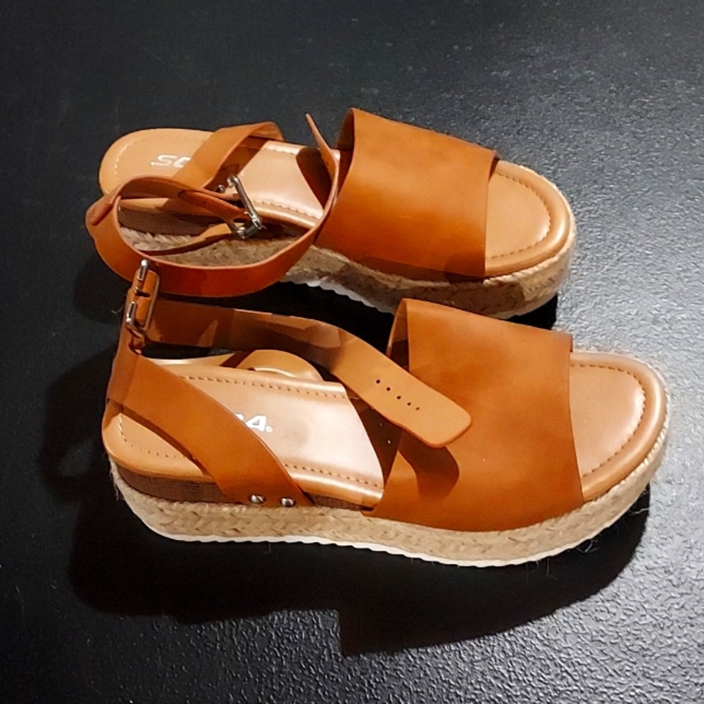Women's wedge sandals.